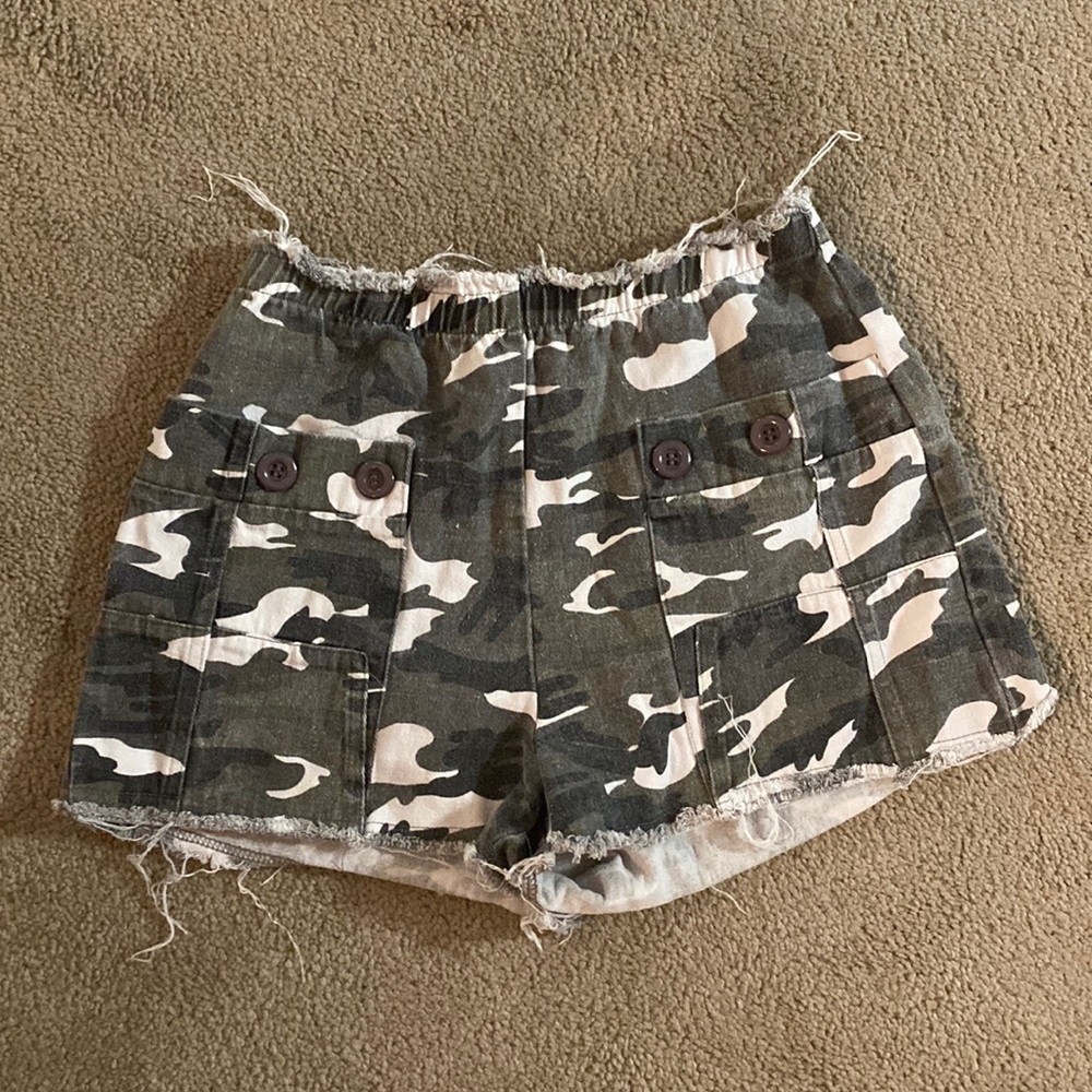 Boutique high waisted camo shorts